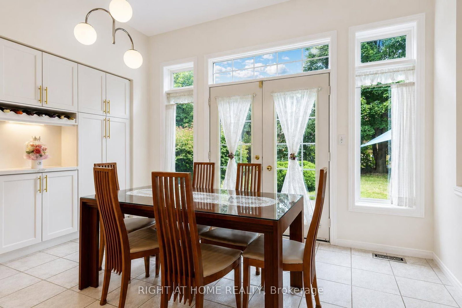 27 Thoroughbred Boulevard • Hamilton, ON photo 15