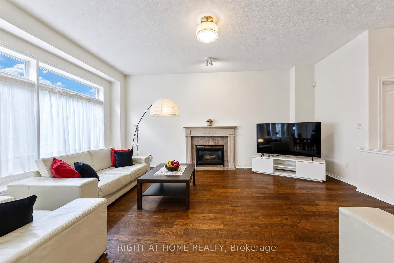 27 Thoroughbred Boulevard • Hamilton, ON photo 17
