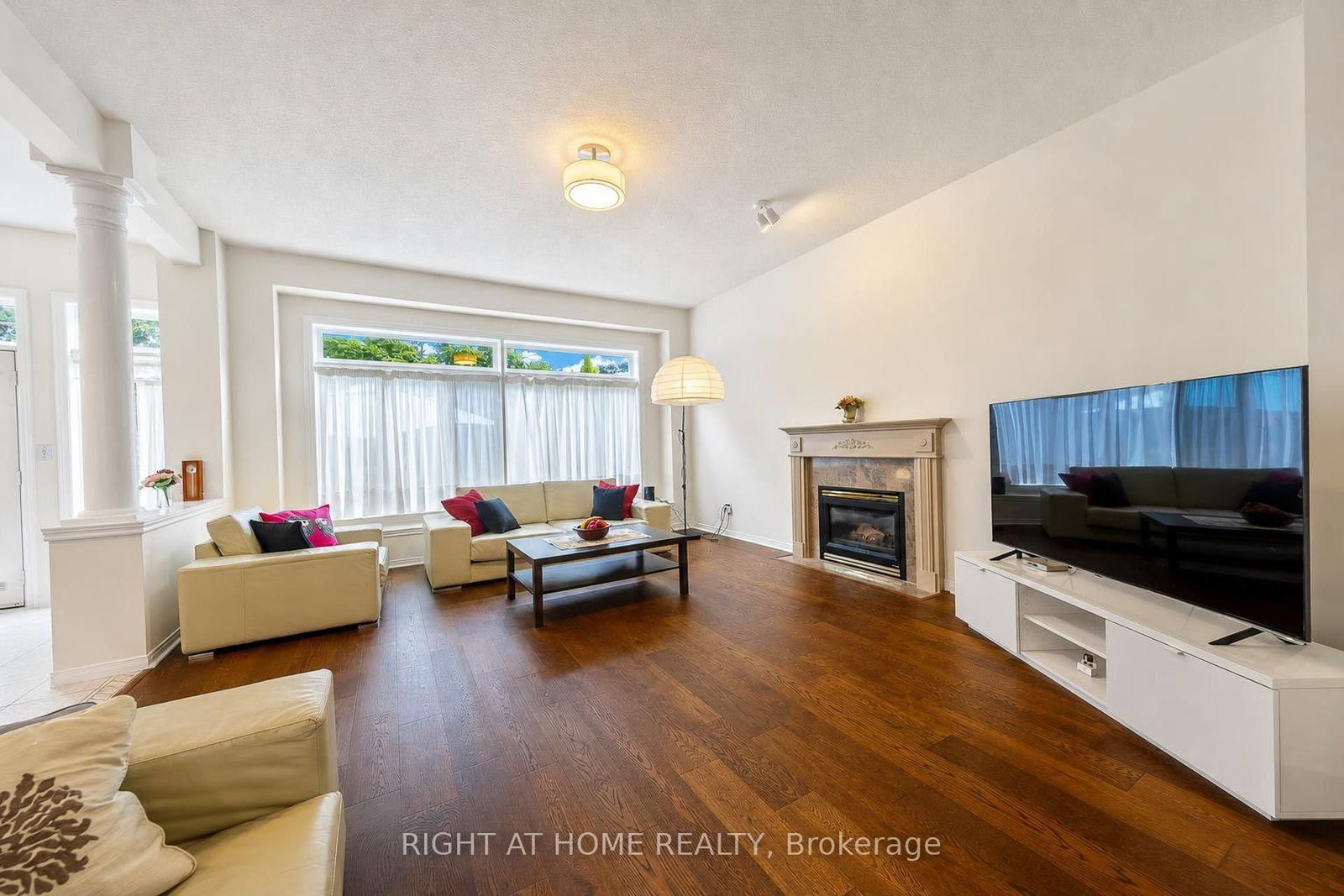 27 Thoroughbred Boulevard • Hamilton, ON photo 18