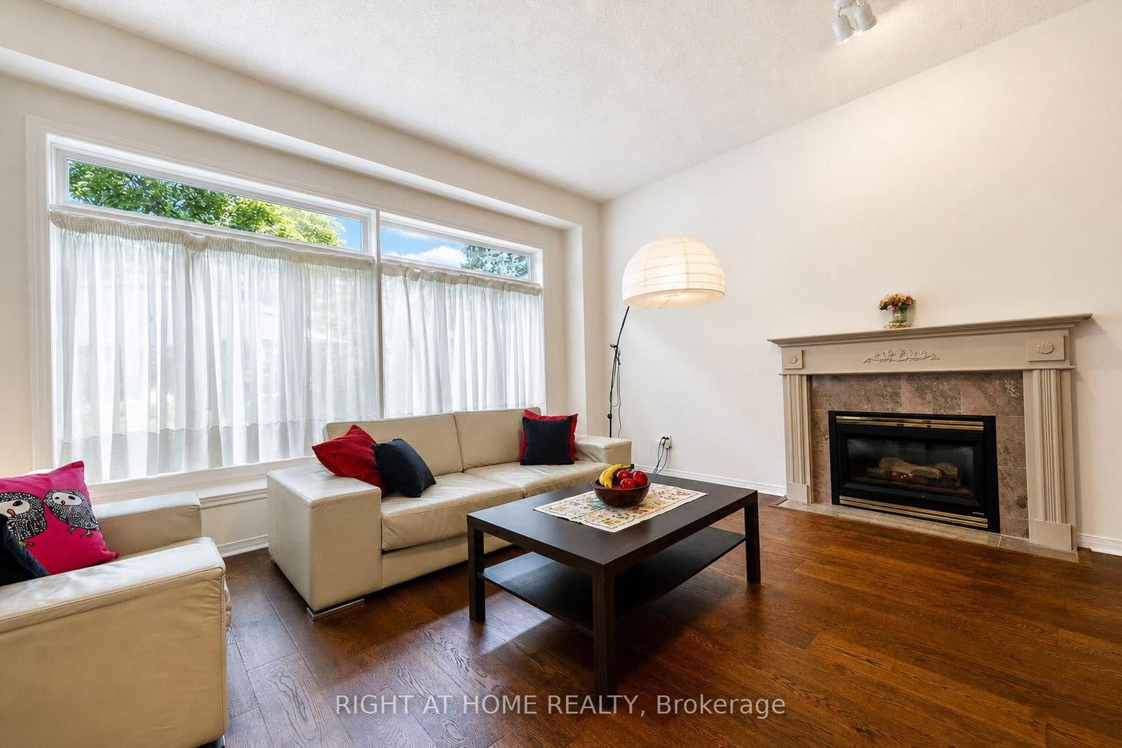 27 Thoroughbred Boulevard • Hamilton, ON photo 19
