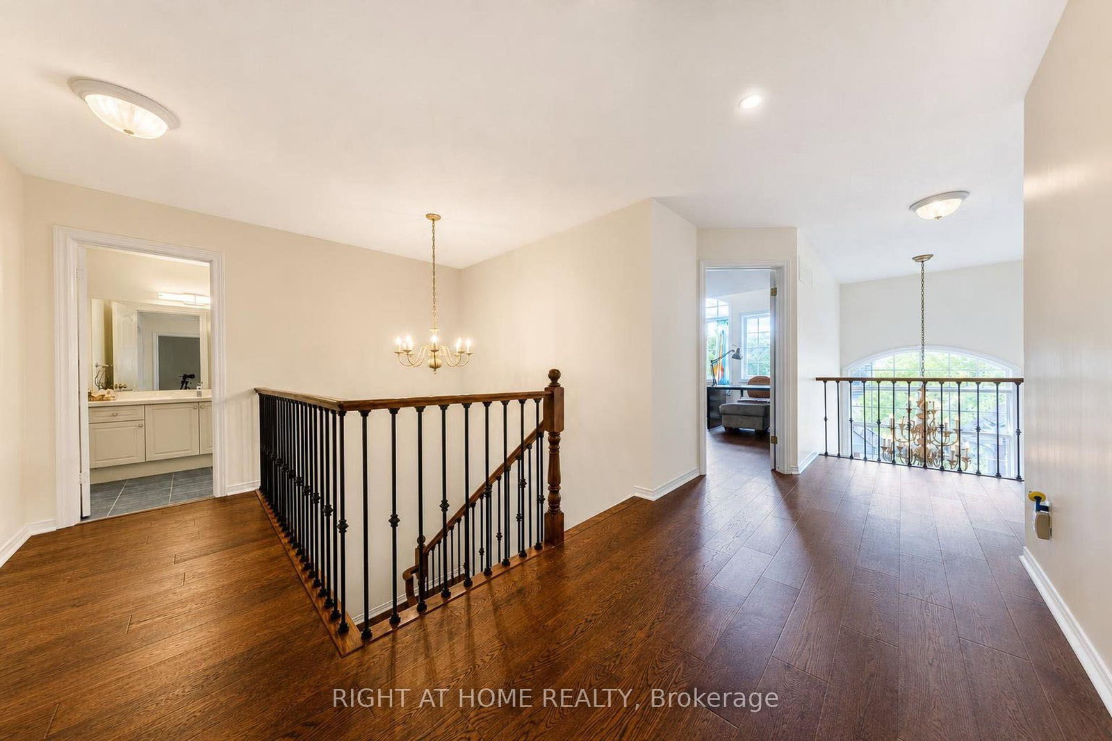 27 Thoroughbred Boulevard • Hamilton, ON photo 24