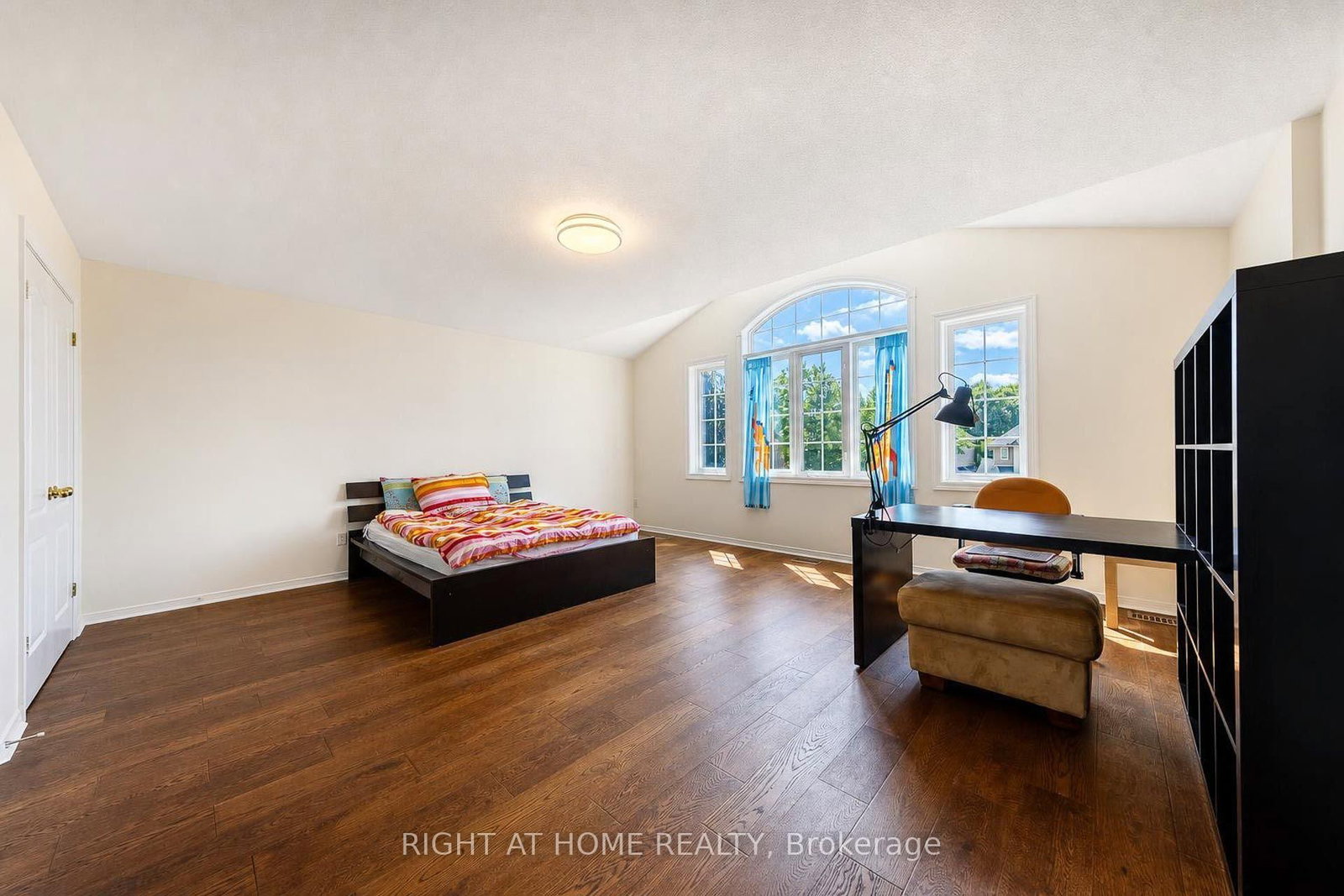 27 Thoroughbred Boulevard • Hamilton, ON photo 25
