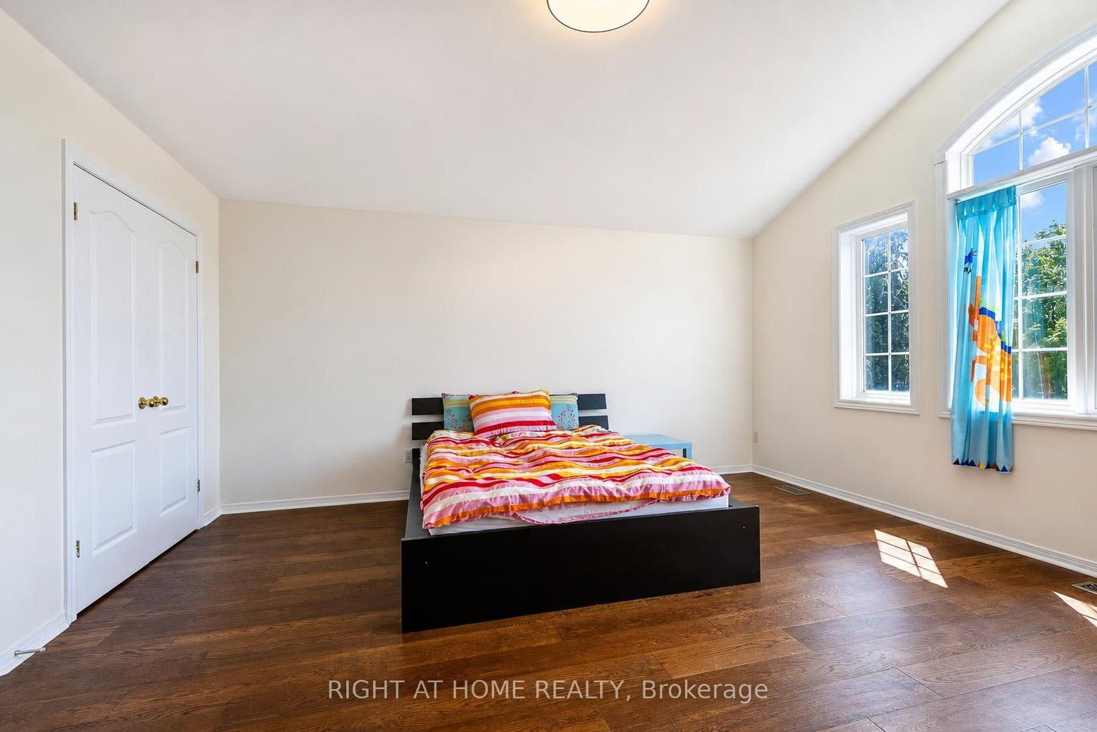 27 Thoroughbred Boulevard • Hamilton, ON photo 26
