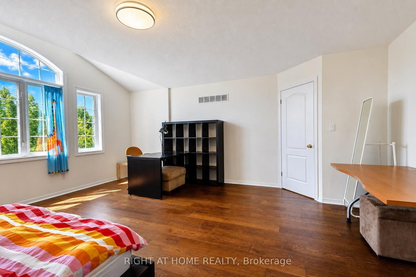 27 Thoroughbred Boulevard • Hamilton, ON photo 27