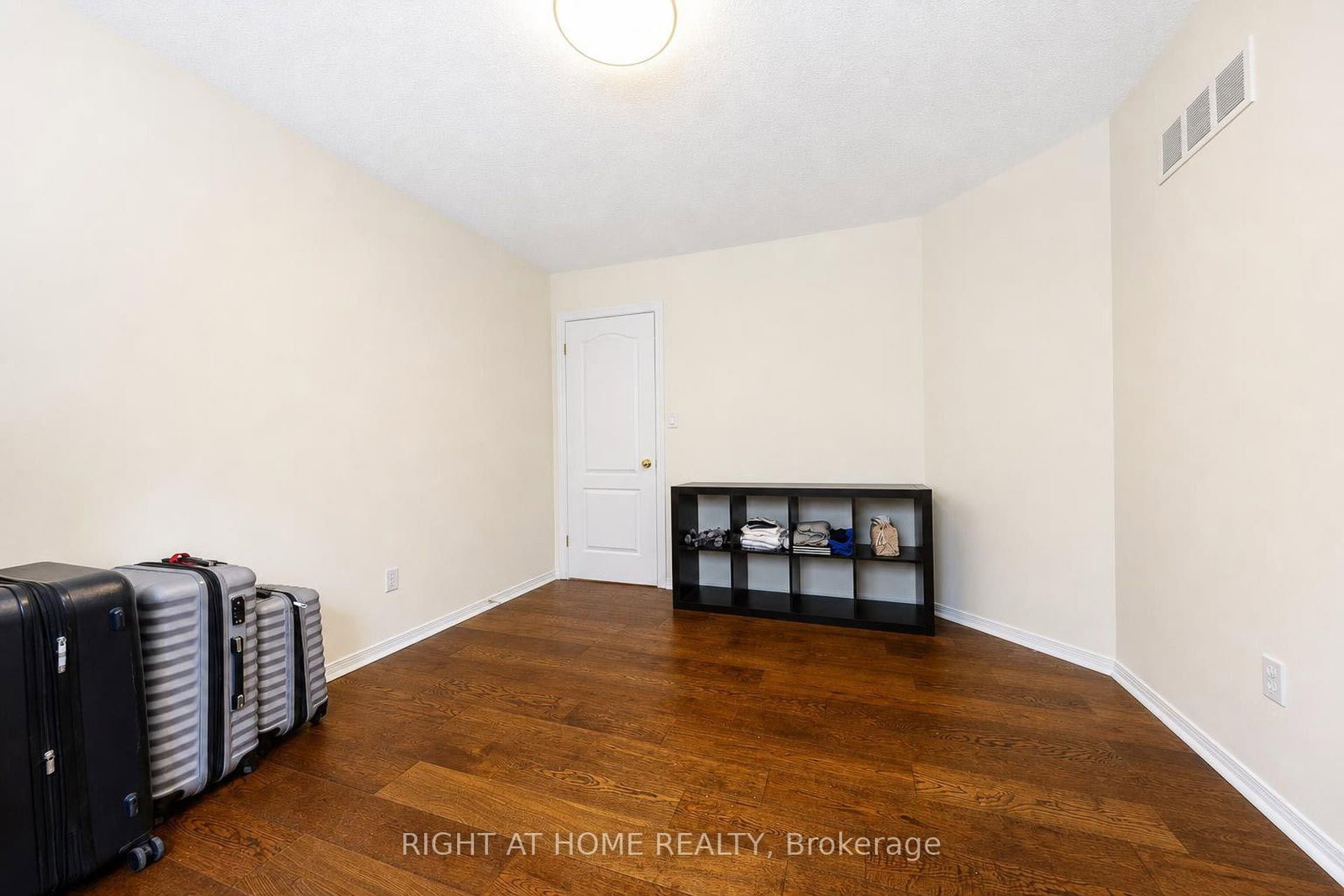 27 Thoroughbred Boulevard • Hamilton, ON photo 28