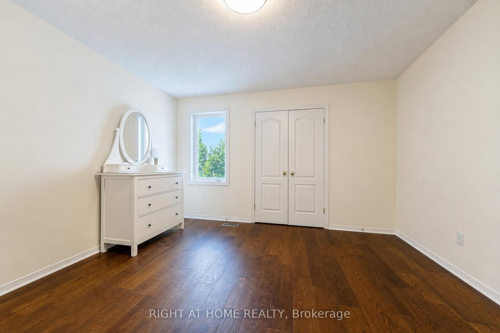 27 Thoroughbred Boulevard • Hamilton, ON photo 31