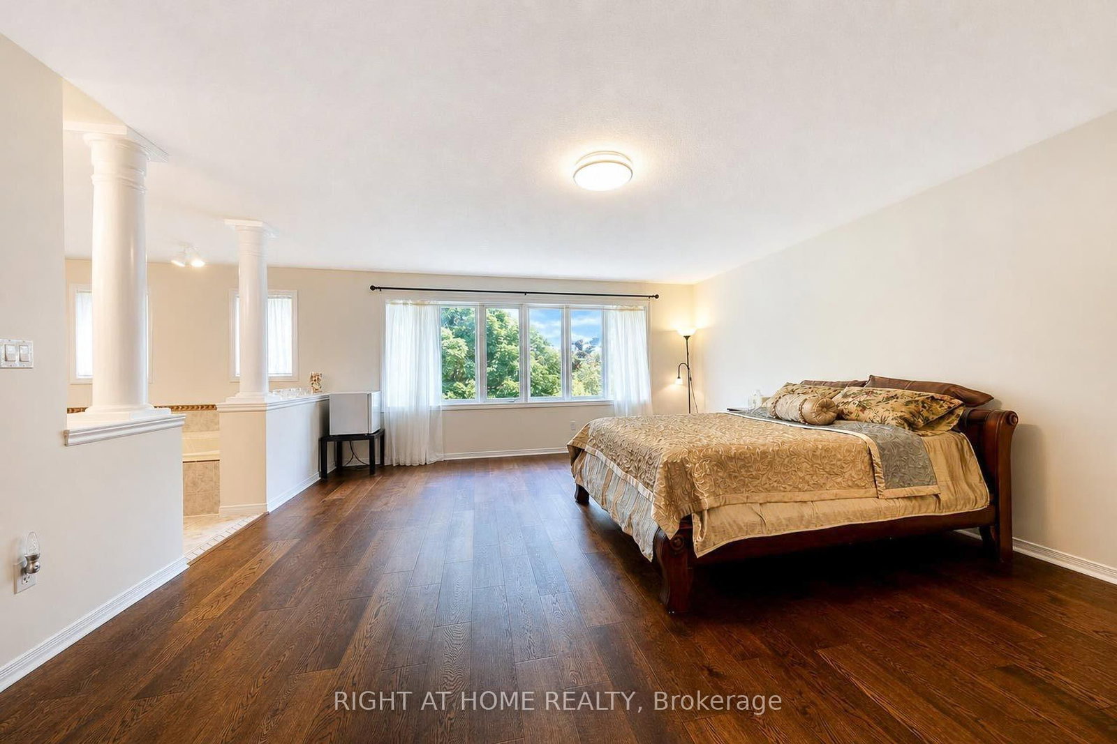 27 Thoroughbred Boulevard • Hamilton, ON photo 32