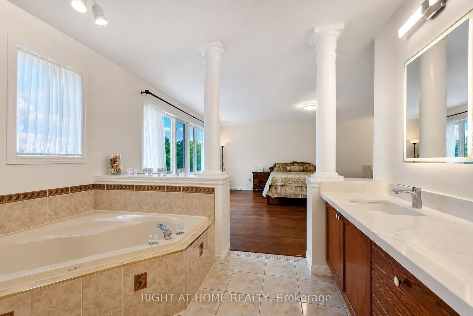 27 Thoroughbred Boulevard • Hamilton, ON photo 36