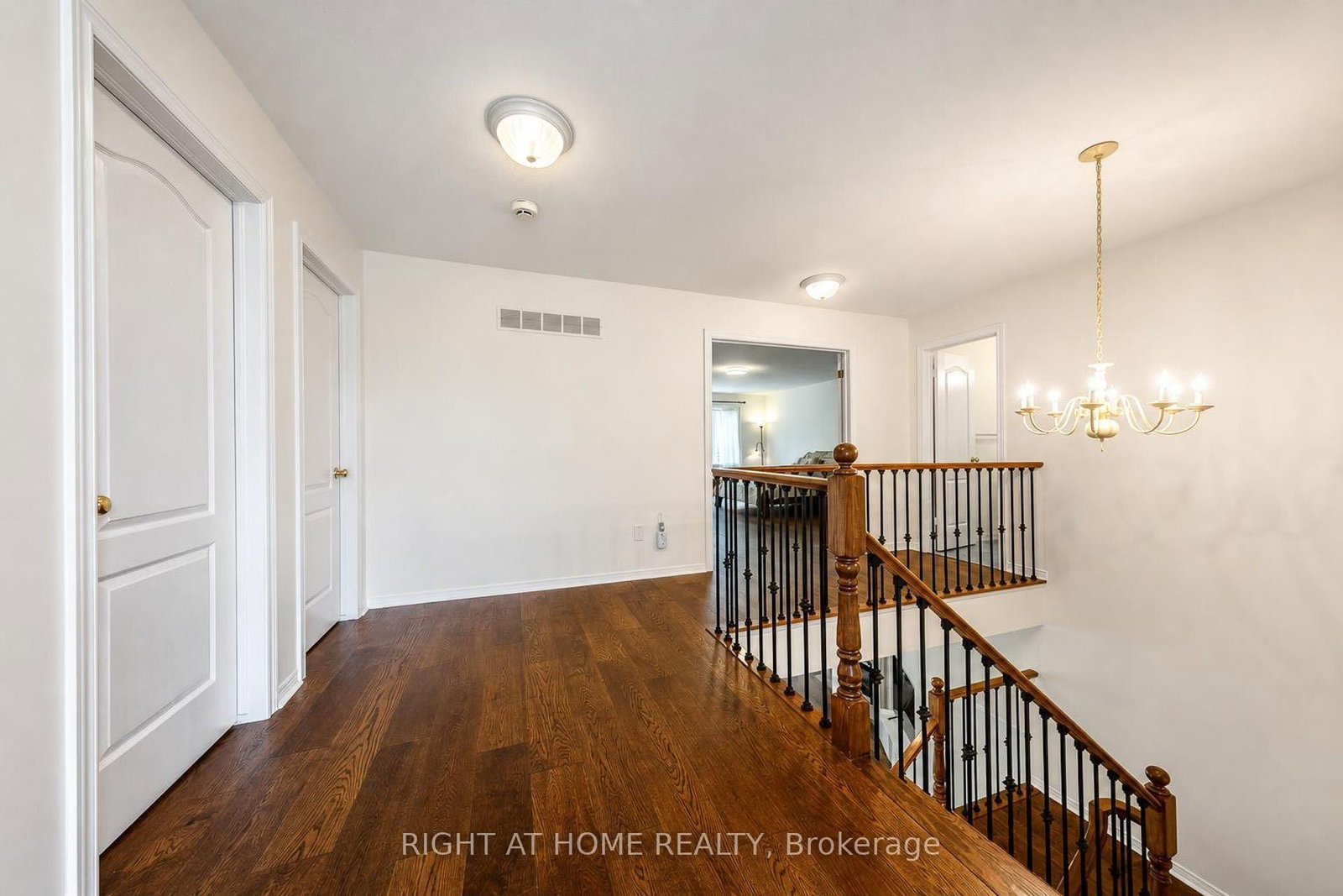 27 Thoroughbred Boulevard • Hamilton, ON photo 38