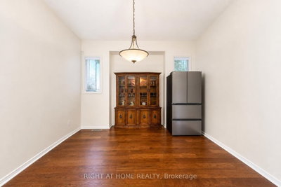 27 Thoroughbred Boulevard • Hamilton, ON photo 5