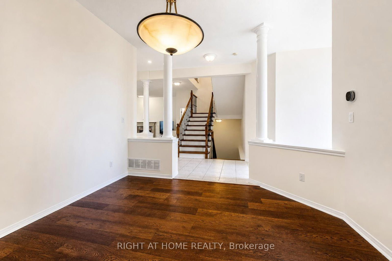 27 Thoroughbred Boulevard • Hamilton, ON photo 6