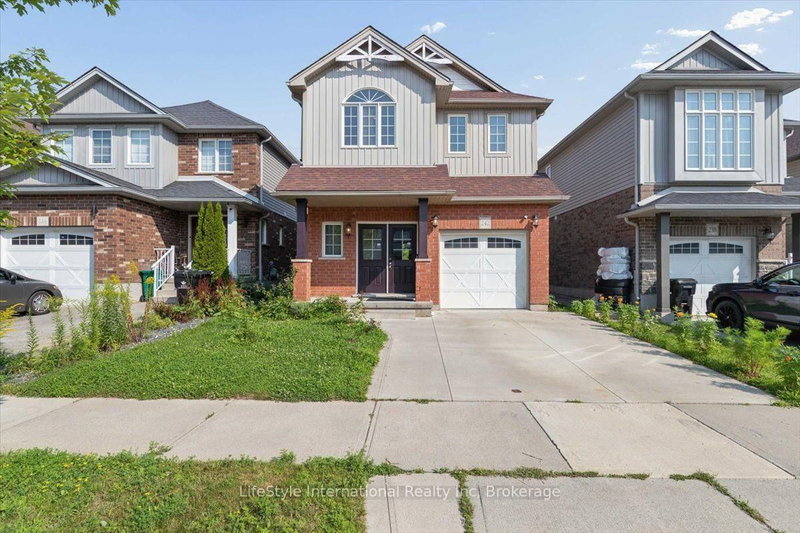 242 Moorlands Crescent