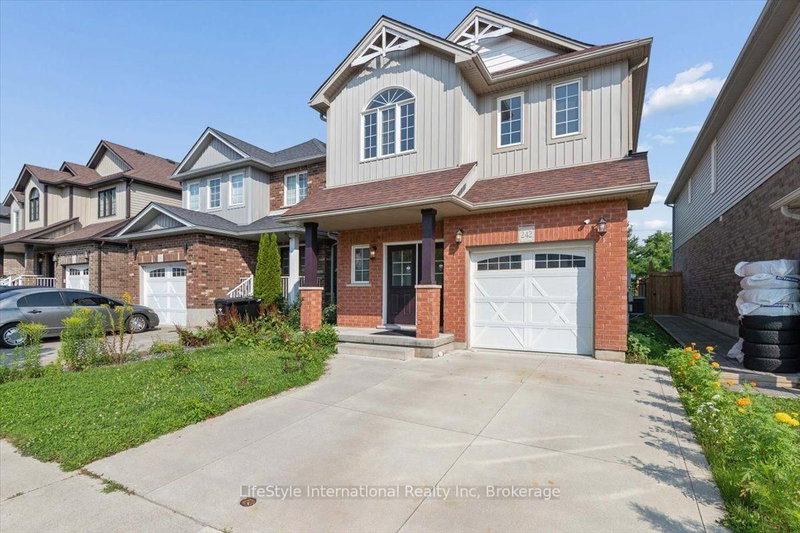 242 Moorlands Crescent