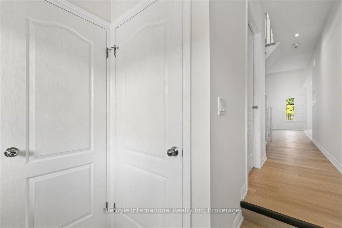 242 Moorlands Crescent • Kitchener, ON photo 5