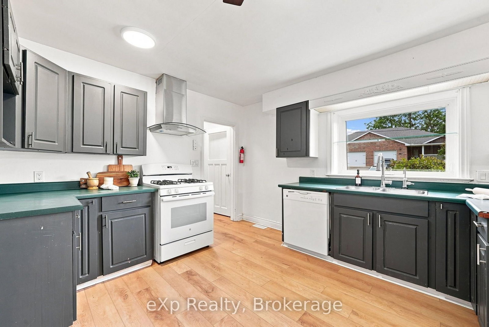 16 Robertson Street • Cramahe, ON photo 8