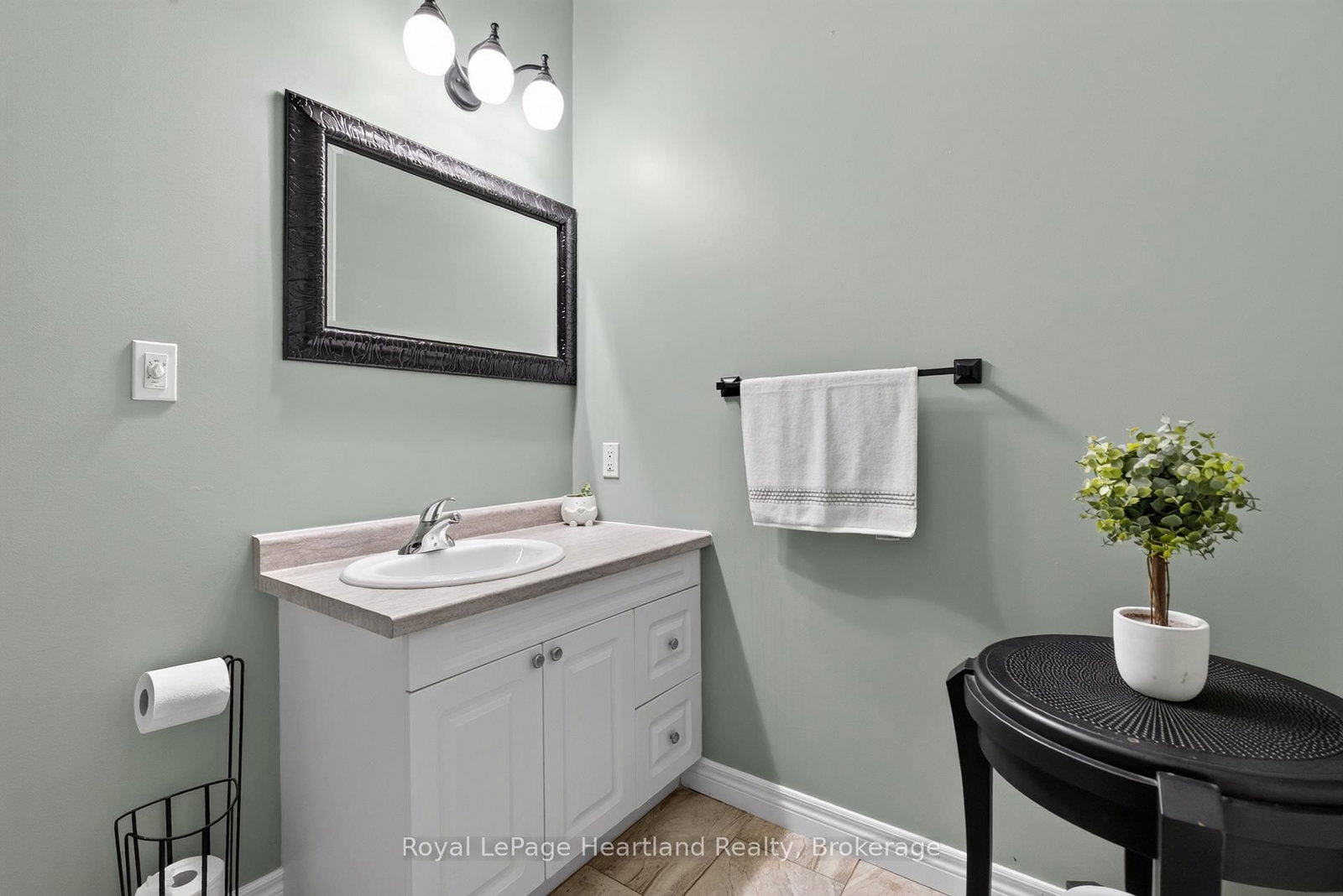 16 Somerset Street • South Huron, ON photo 13