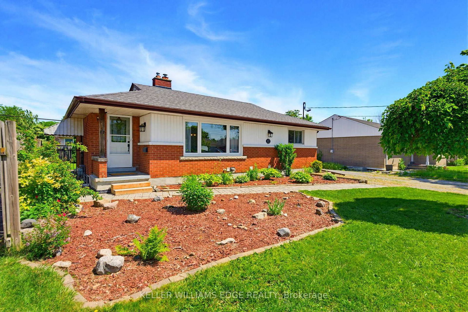 17 Broadmore Avenue • St. Catharines, ON photo 2