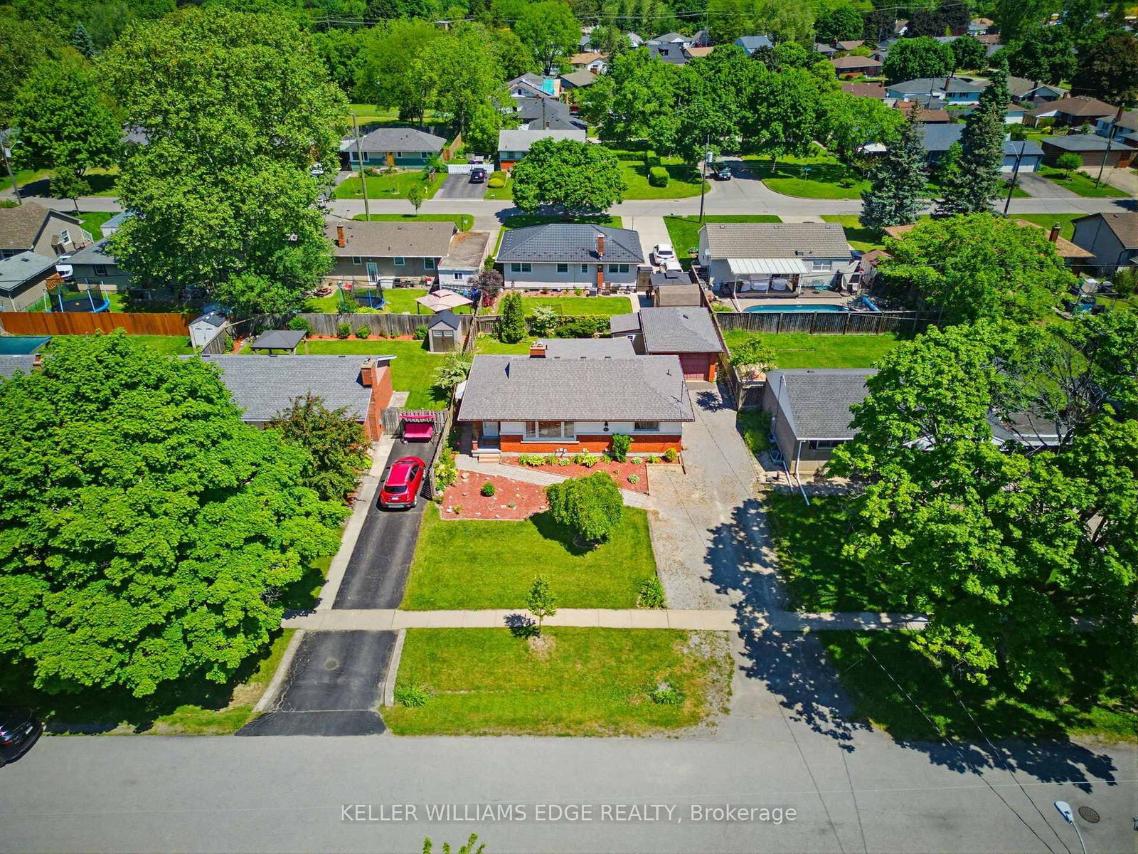 17 Broadmore Avenue • St. Catharines, ON photo 38
