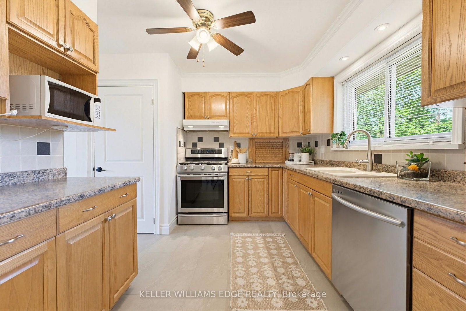 17 Broadmore Avenue • St. Catharines, ON photo 8