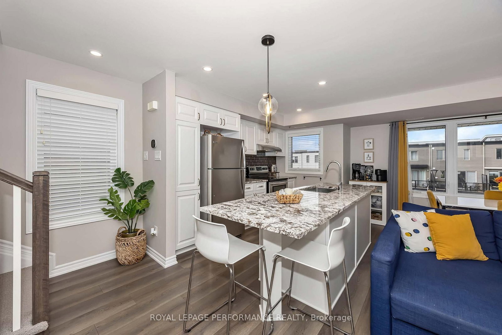 547 Ozawa Private • Ottawa, ON photo 10