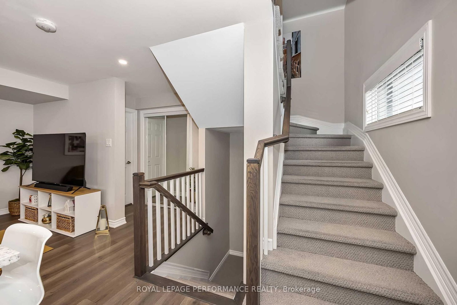 547 Ozawa Private • Ottawa, ON photo 13