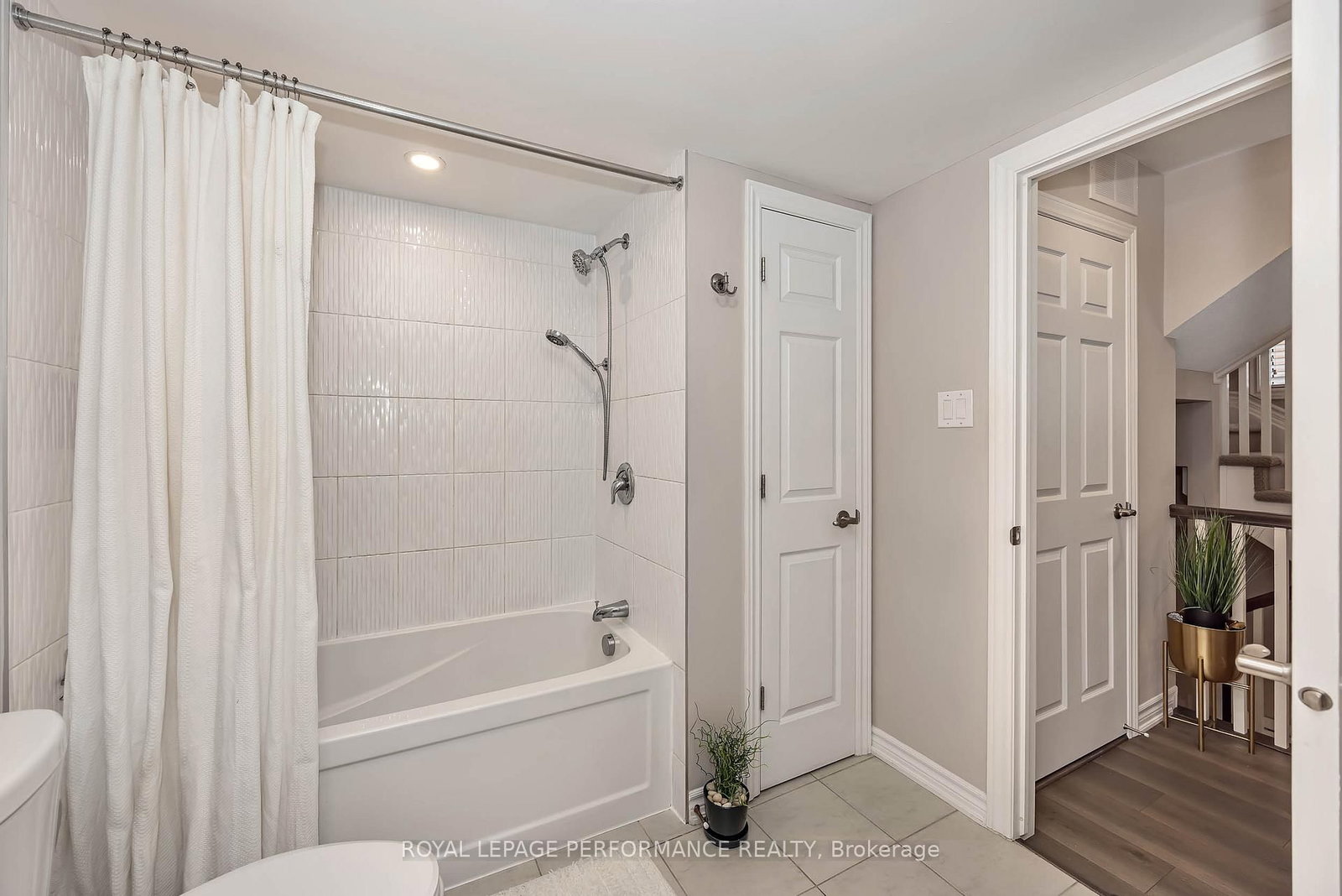 547 Ozawa Private • Ottawa, ON photo 18