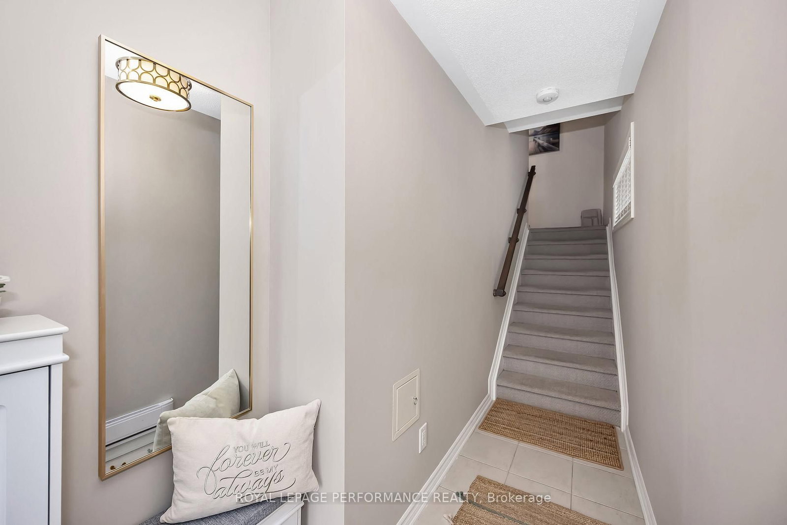 547 Ozawa Private • Ottawa, ON photo 4