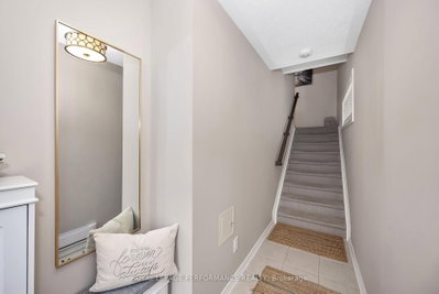 547 Ozawa Private • Ottawa, ON photo 4
