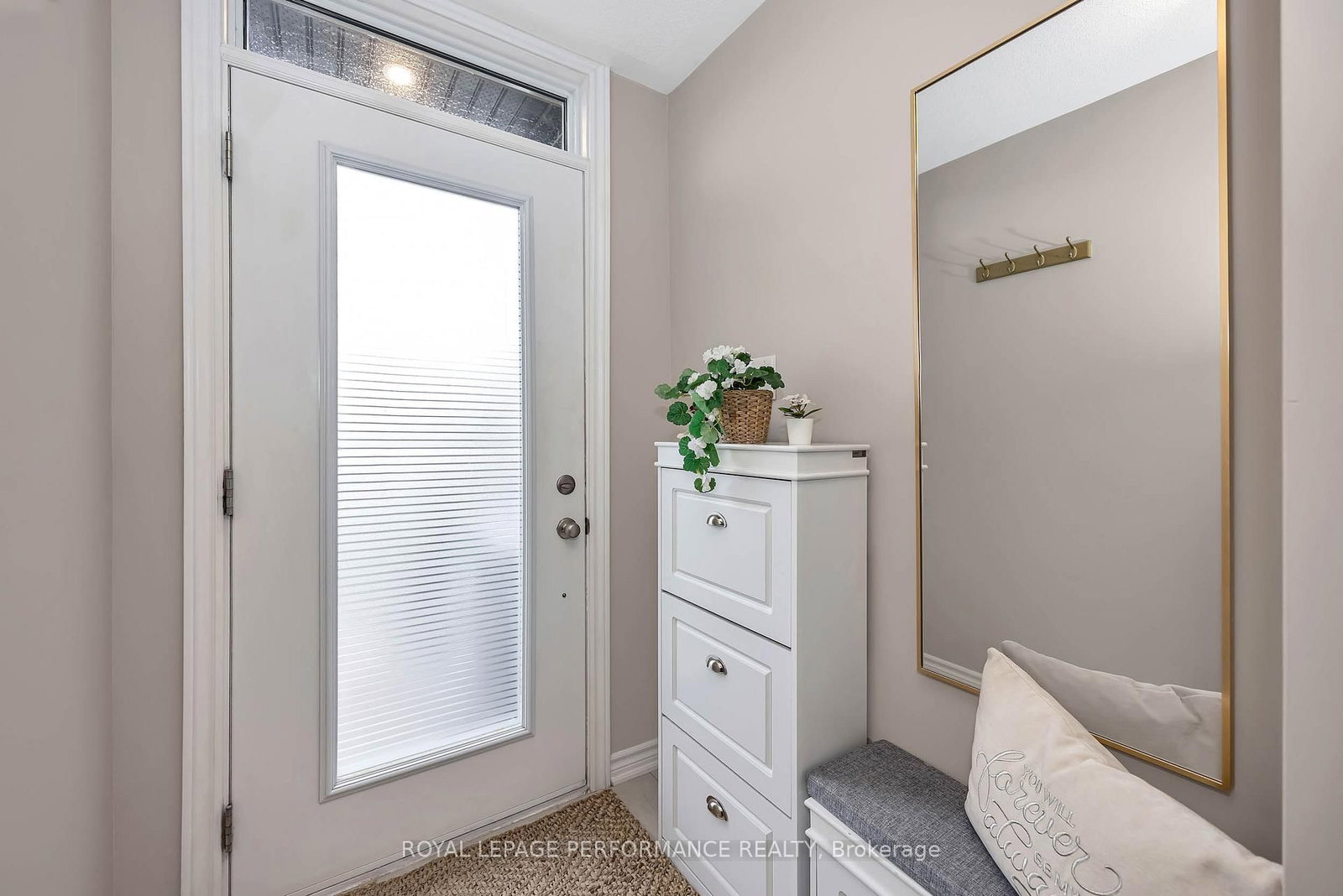 547 Ozawa Private • Ottawa, ON photo 5