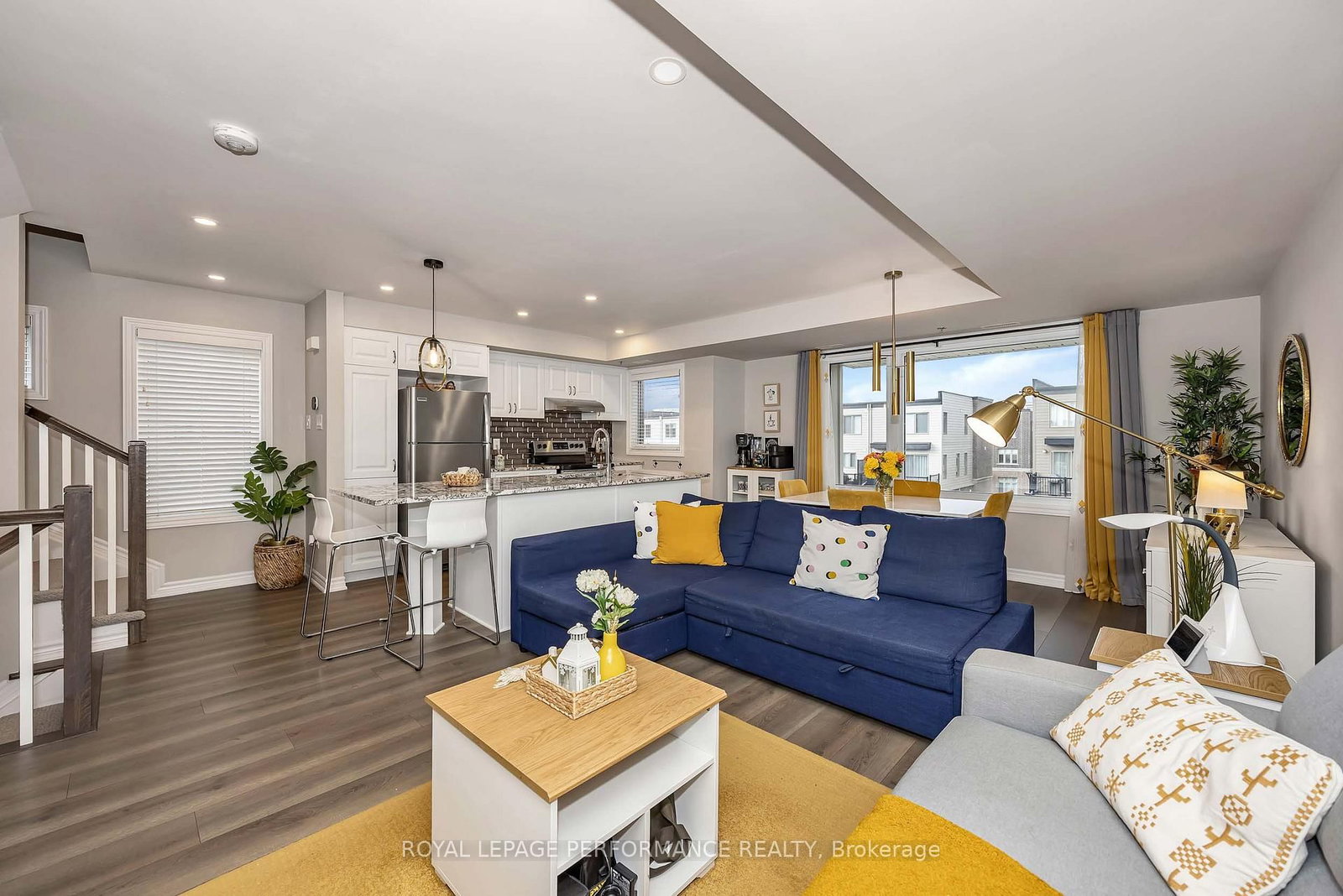 547 Ozawa Private • Ottawa, ON photo 8