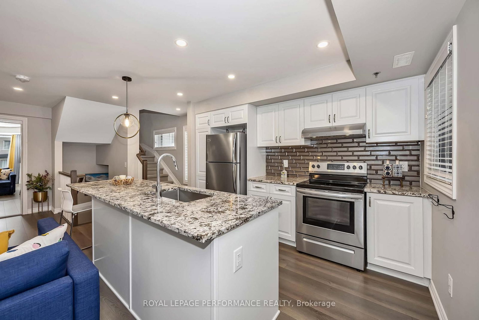547 Ozawa Private • Ottawa, ON photo 9