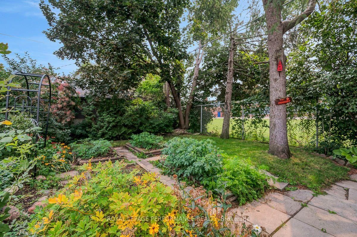 550 Wolffdale Crescent • Ottawa, ON photo 36
