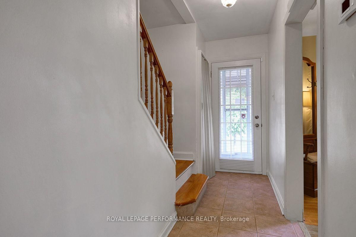 550 Wolffdale Crescent • Ottawa, ON photo 4