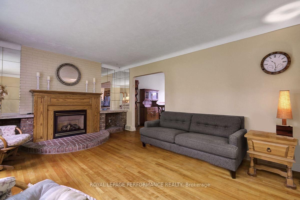 550 Wolffdale Crescent • Ottawa, ON photo 9
