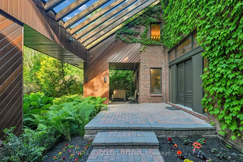7 Mid Pines Grove