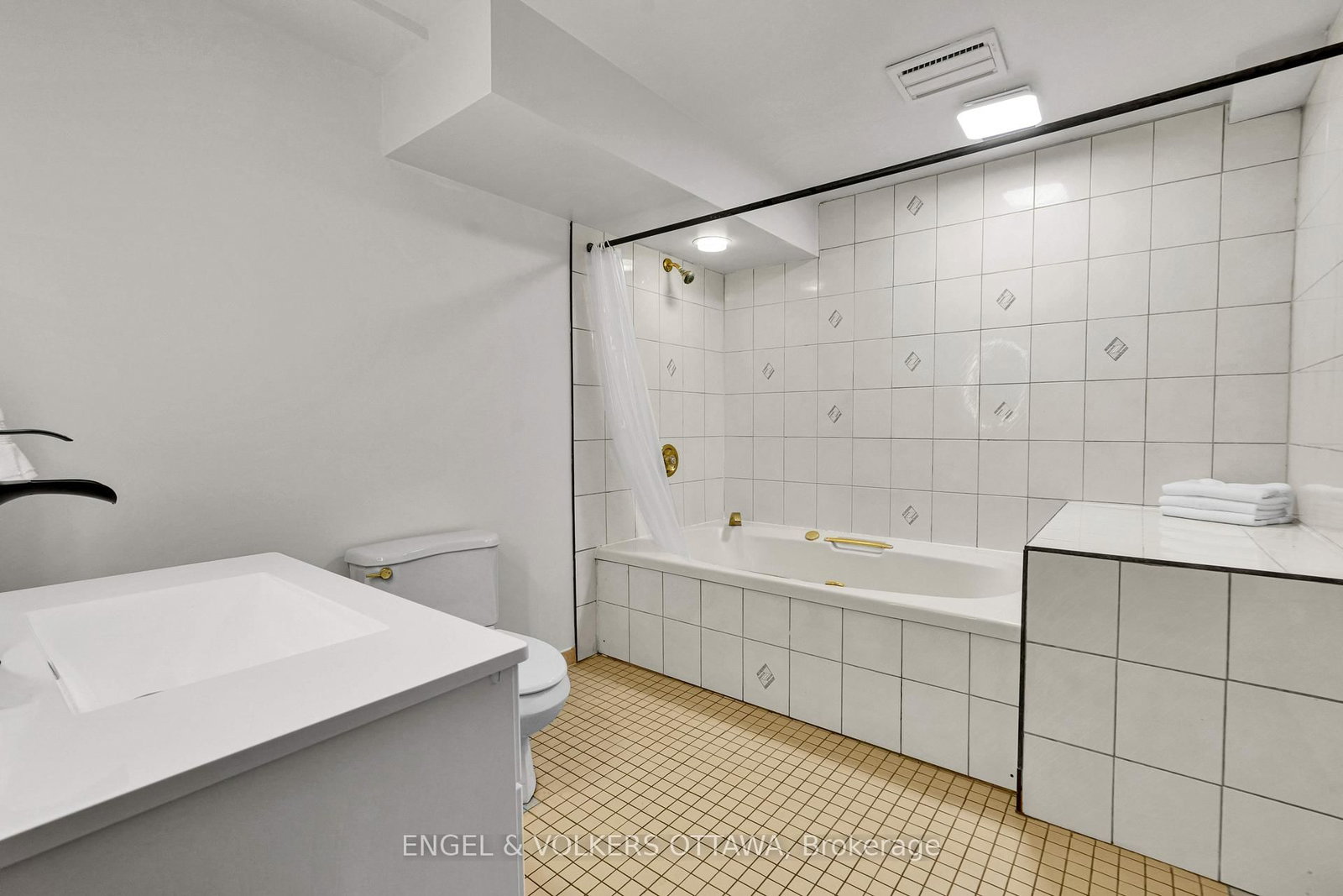 7 Mid Pines Grove • Ottawa, ON photo 38