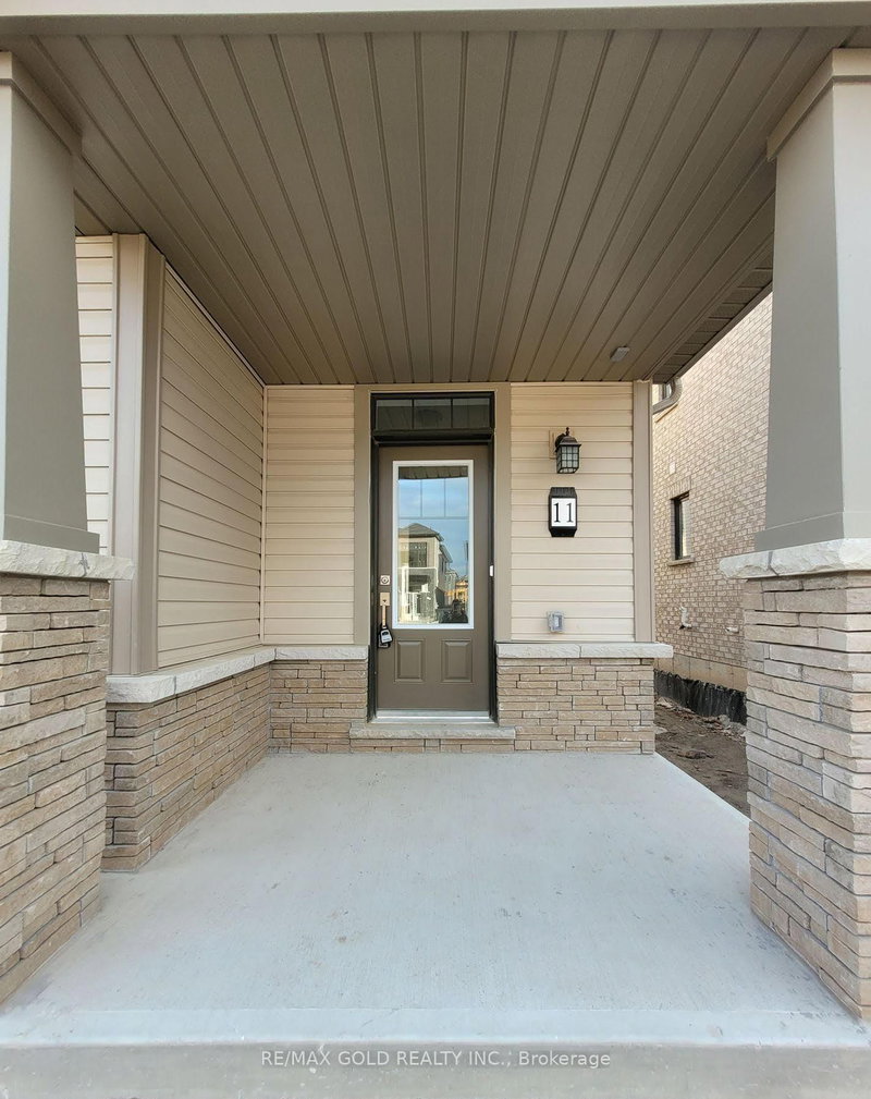 11 Amos Avenue