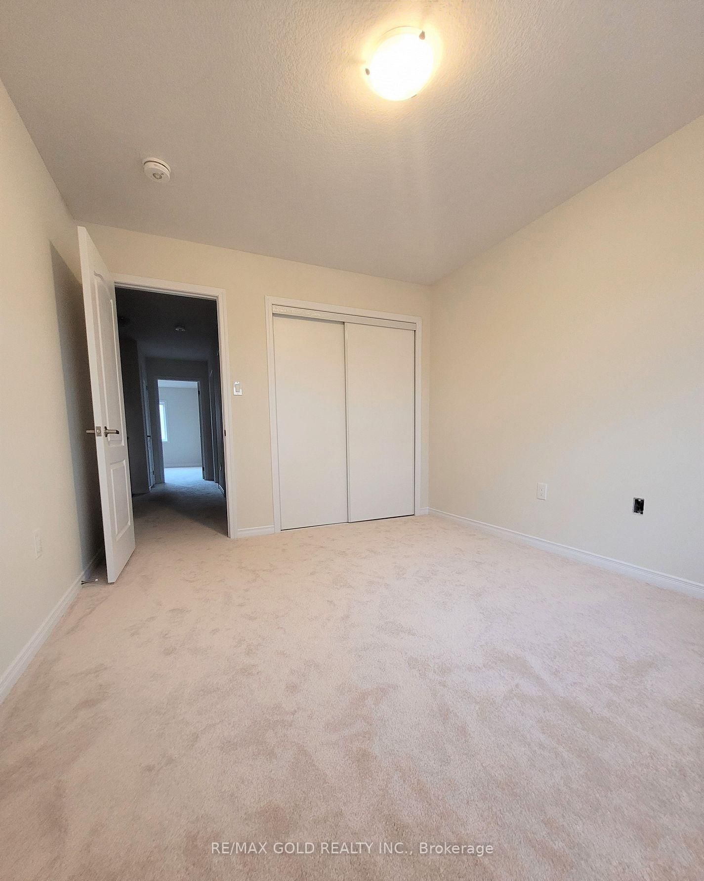 11 Amos Avenue — photo 5