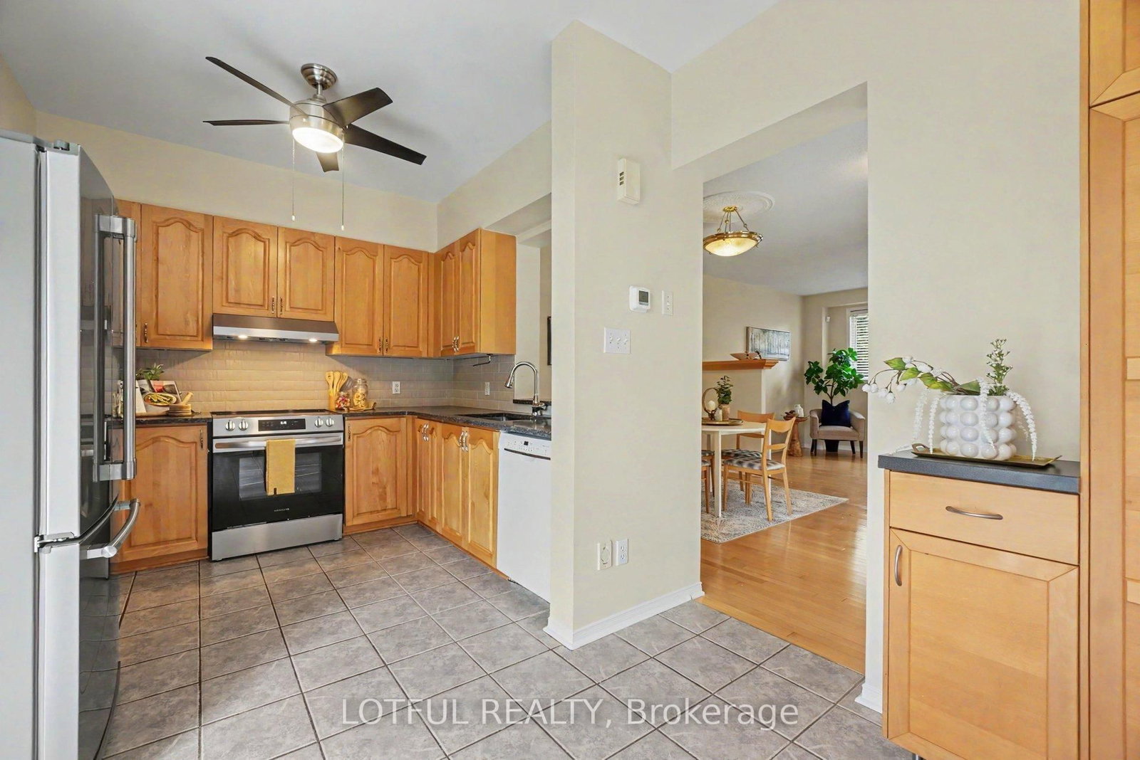 68 Metropole Private • Ottawa, ON photo 12