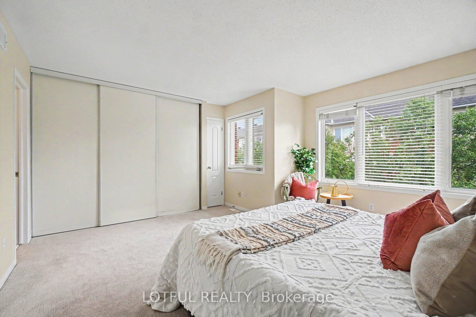 68 Metropole Private • Ottawa, ON photo 21