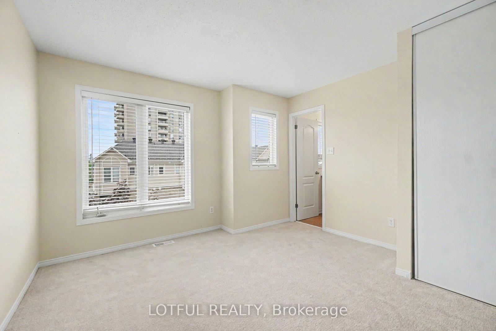 68 Metropole Private • Ottawa, ON photo 23