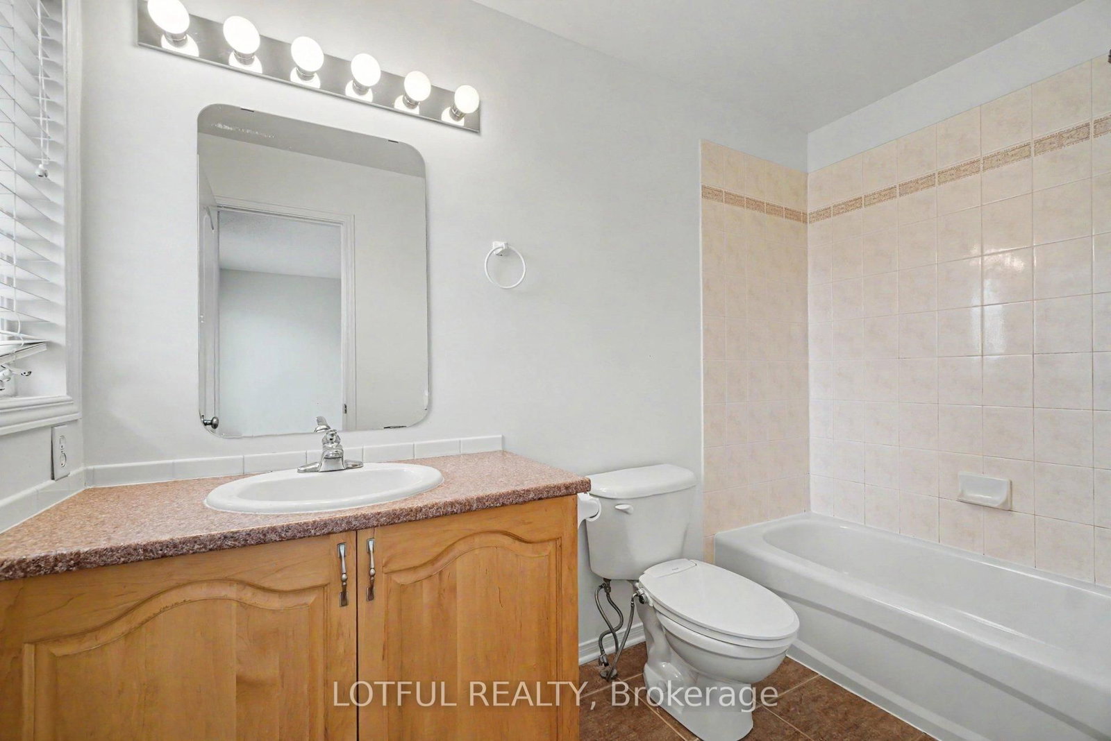 68 Metropole Private • Ottawa, ON photo 25