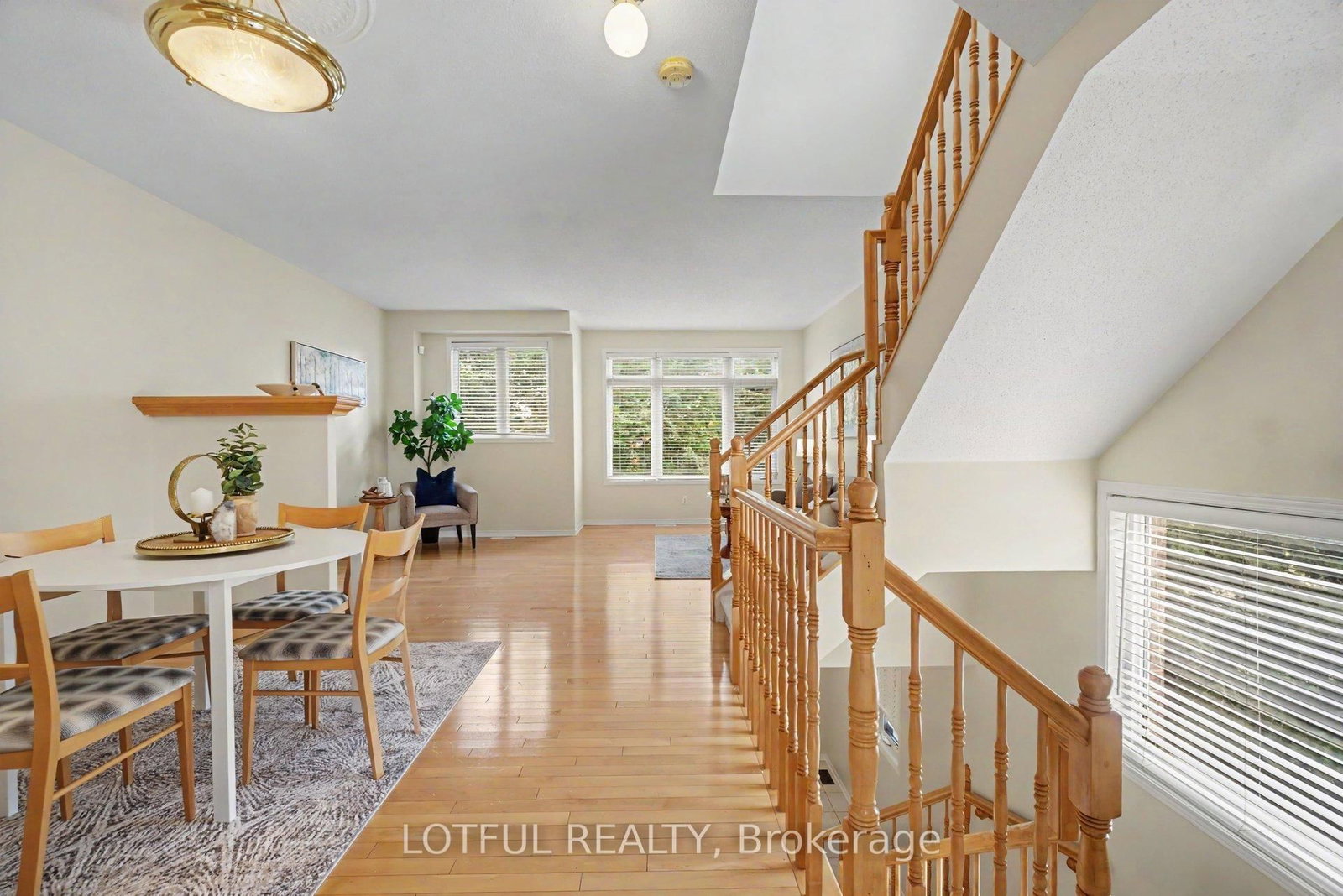 68 Metropole Private • Ottawa, ON photo 8