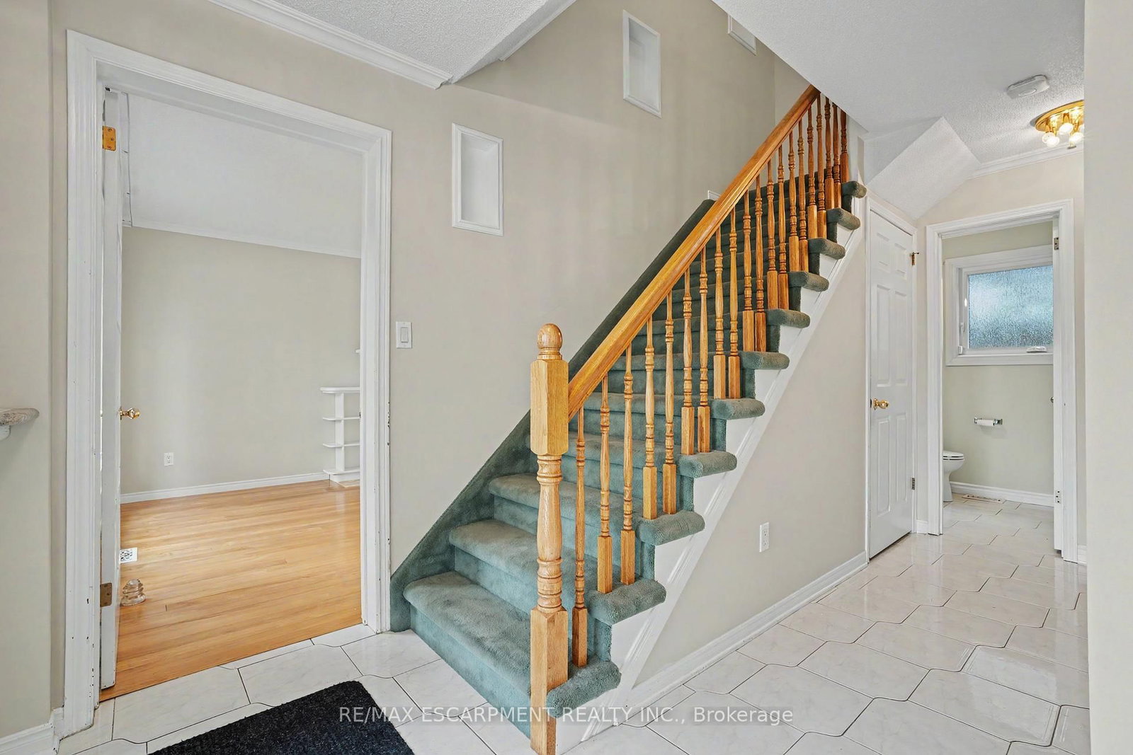21 Farewell Crescent • West Lincoln, ON photo 5