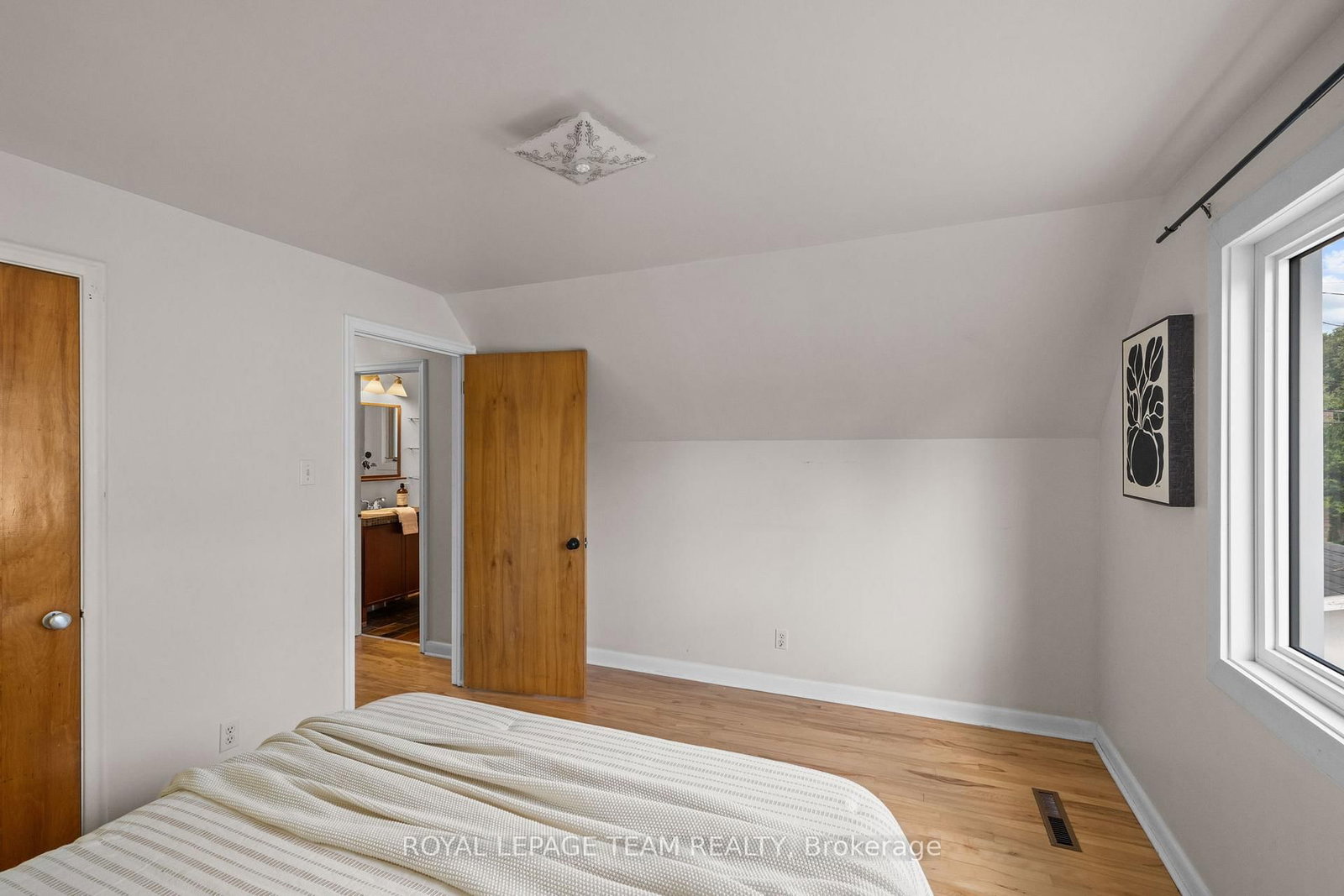 873 Smyth Road • Ottawa, ON photo 23