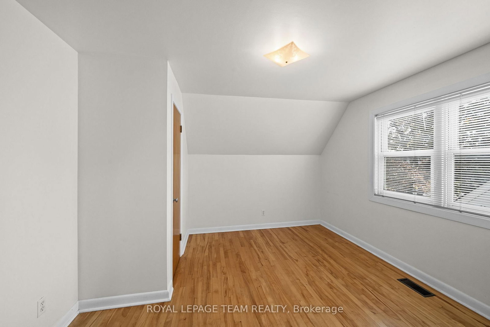 873 Smyth Road • Ottawa, ON photo 29