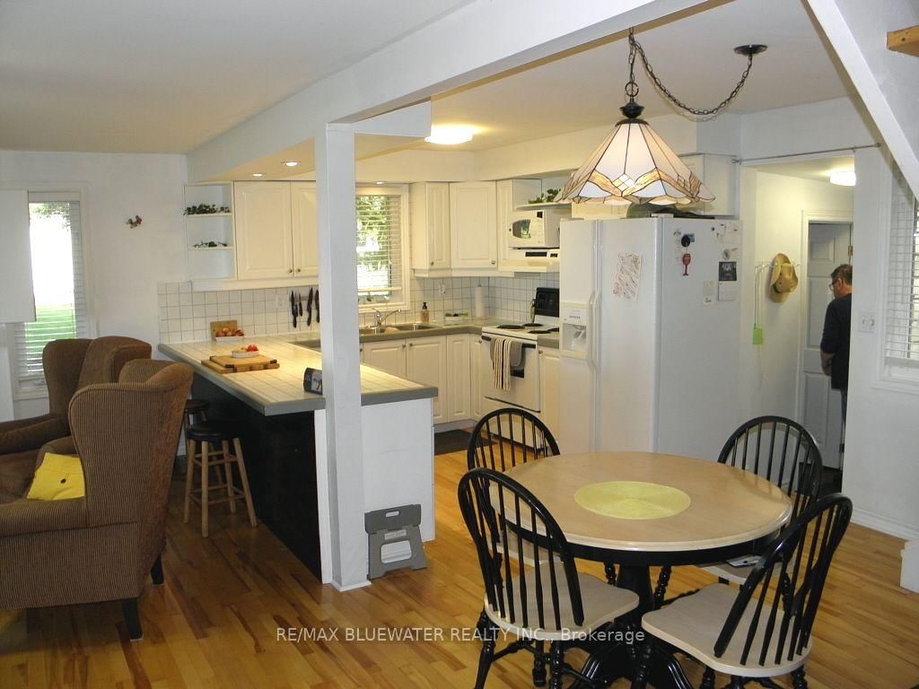 9714 Lake Road • Lambton Shores, ON photo 18