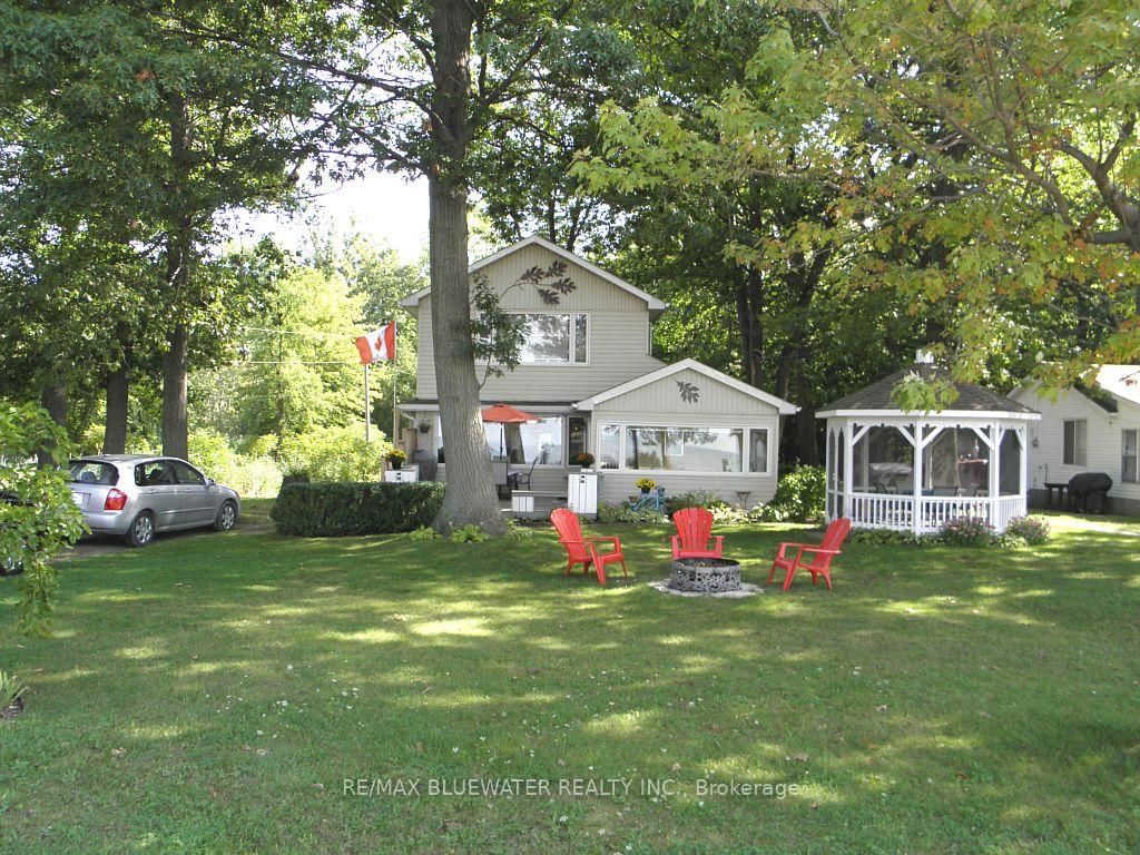 9714 Lake Road • Lambton Shores, ON photo 2