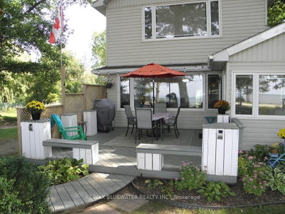 9714 Lake Road • Lambton Shores, ON photo 3