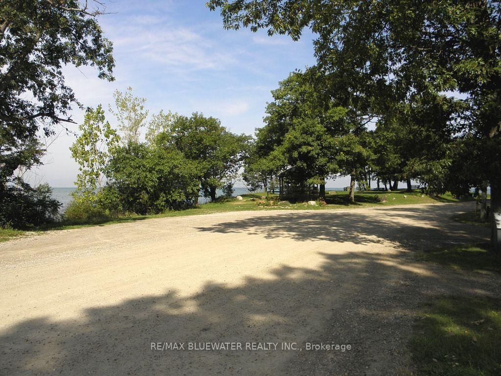 9714 Lake Road • Lambton Shores, ON photo 6
